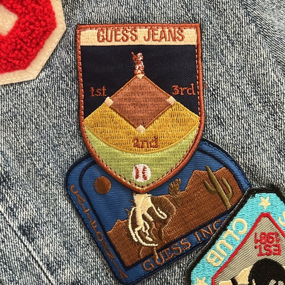 Guess 1981 Skinny Jean with patches - Picture 9 of 11